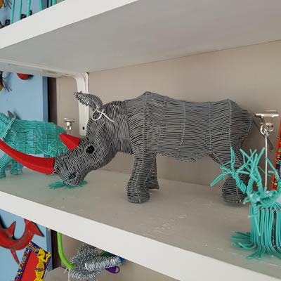 Tavengwa Dahwa - Hand-made decorative and functional objects made from a wire-frame covered by telephone wire